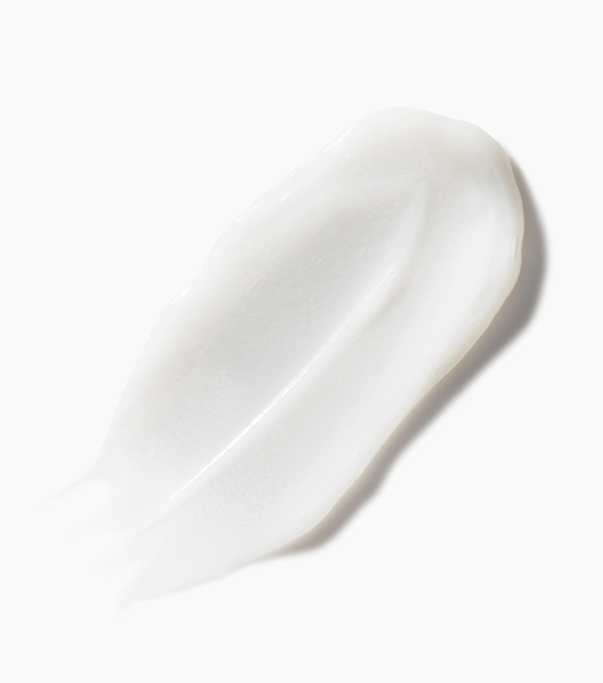 Ein weicher, weißer Cremeklecks vor einem reinweißen Hintergrund. Die Creme stammt von Not Your Mother's Royal Honey & Kalahari Desert Melon Conditioner.