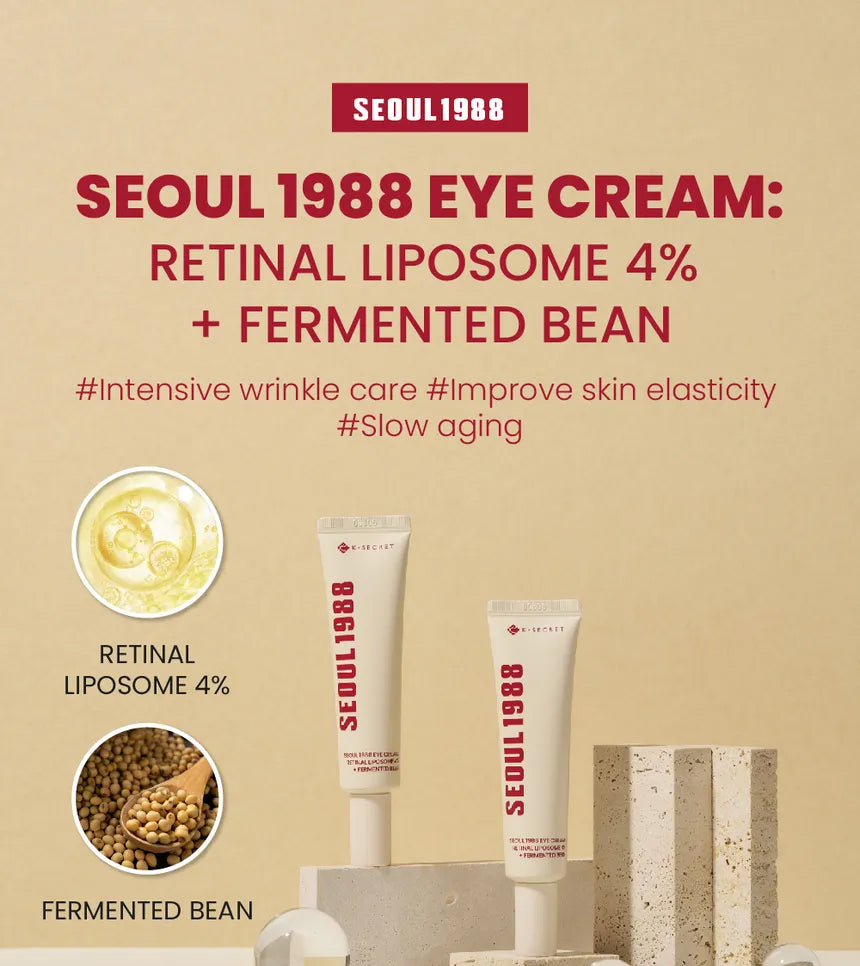 Zwei Tuben K-Secret Eye Cream: Retinal Liposome 4% + Fermented Bean stehen aufrecht auf hellen Steinen mit beigem Hintergrund.